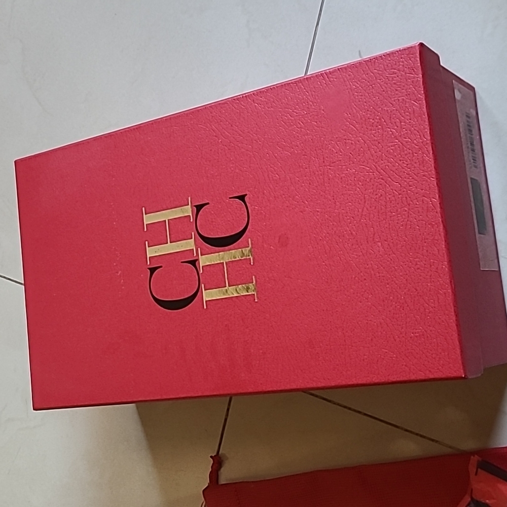 Empty box - Picture 5 of 5